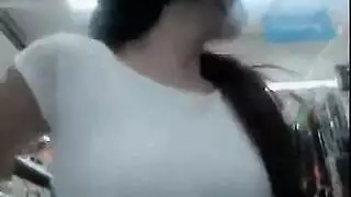 تتعرى امام الكاميرا محجبة