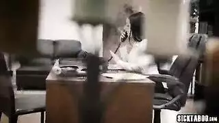 جنس قوي على المكتب: موظفة تركب ويتم مص ثدييها