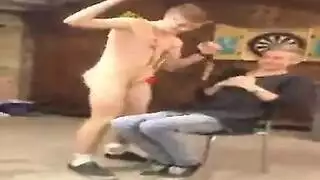 إيلاج مزدوج هواة: قضيبان يمددان فرجها