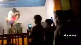 شباب الجامعة يستكشفون الرغبات الجنسية العميقة