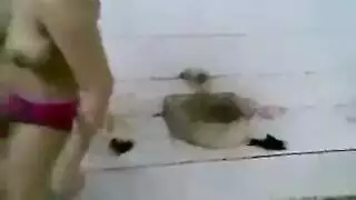 جلسة جنس صريح في الحمام مع نساء عربيات ذوات صدور كبيرة