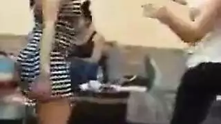 حفلة عربية جامحة: مغربيات مثيرات ترقصن وتبتلعن السائل المنوي