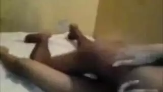 الفاجرة الطالبة الهندية تتعرض لضرب قاسي من قضيب صديقها النابض