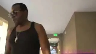 رشيقة تحتك بزب كبير وتمتعه