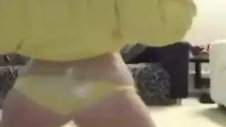 بورن هواة: فتاة عربية ممتلئة تظهر ثدييها الكبيرين المستديرين