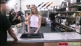 سكن الطالبات: ولع بالحس والممارسة بالسيلكون