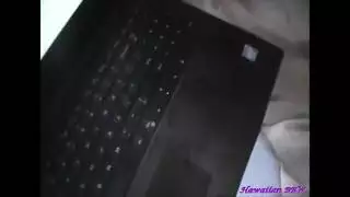 زوجة محتكة تفرك كسها حتى هزة شديدة بينما يحفزها عشيقها