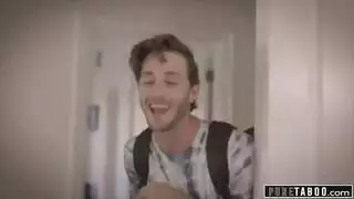 عملية استمناء عنيفة تؤدي إلى قذف داخل فتاة مثيرة