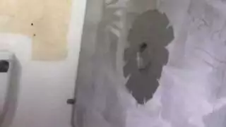 سمراء بشعر أشقر تئن وهي تستمني حتى النشوة