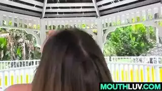 فتاة سمراء سيئة يجعل نفسه هزة الجماع