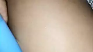 بعد اللعب، هذه الفتيات السكرانة تمارس الجنس بقضيب اصطناعي ضخم