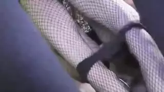 بورنو صريح: خبازة خبيرة تركب زب شاب من أجل التزيين