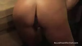 مشهد صريح لشقراوات: قبلة فرنسية عميقة مع تدليك الصدور