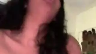 فحل عربي ينيك زوجته وأختها المراهقة في نيك جماعي ساخن