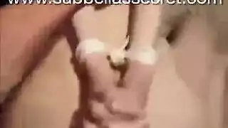 أسود المقيد الرجيج