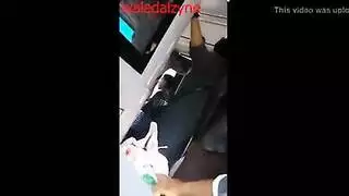 إباحية خفية في الحافلة: تحرش بفتاة محتجبة
