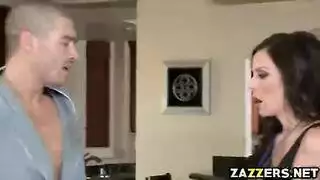 مشهد أمريكي ساخن: جنس فموي متبادل بوضع 69 قبل إيلاج عميق