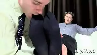 تسجيل خفي لجلسة قدم قبل المقابلة