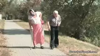 شقراء تتعرض لإيلاج مزدوج من شابين على التوالي إباحية صريحة