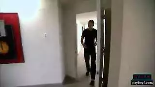 أفلام سكس بين الأعراق: قضيب أسود كبير يضرب كس مبلول