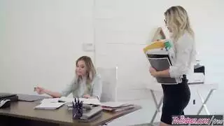 مدرسة الإباحية: جنس فموي عنيف مع إنزال داخل الفم