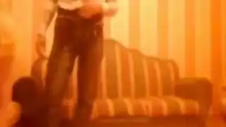 العاهرة المحلية ندى تتوسل لعملية جنس جماعي