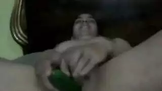 إنها تتوق إليه: خيار ضخم يضرب كسها المحتاج