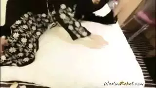 شرموطة بالنقاب تاكل احلى زب في كسها المشعر و حبيبها ينيك بقوة كبيرة