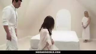 مساج ثلاثي ساخن يتحول إلى إباحية xxx صعبة