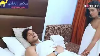 أمهات هنديات مثيرات تأخذ زباً صلباً طوال الليل