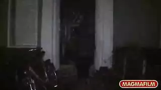 شراميط فرنسيات يتناكن في مدخل البناية