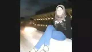 فرج مبلول في تجميع مثير