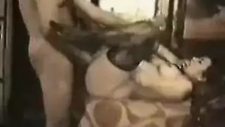 راقصة بطن شهوانية تمتلكها عشيقتها الثري بقوة