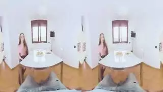 مص افتراضي غامر: مراهقة مثيرة تمص قضيب في فيلم إبافي