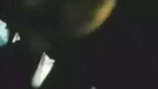 غريب بالسلاسل زجاجة