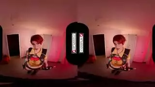 في آر إباحي: مراهقة مذهلة تمص قضيبًا كبيرًا بشدة