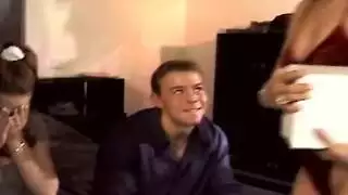 اختراق مهبلين: بنتان وقضيب واحد