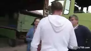 نصري فى المزرعة