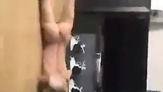 سوزي ميلوكس الشقراء الضيقة تأخذ قضيبًا أسود بعد إصبع عميق