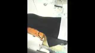 ثقوب كوغر كبيرة المؤخرة تمتلئ بقضيب شاب في علاقة جنسية جماعية