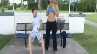 الوكيل يمارس الجنس مع ميلاني الشقراء في إباحية مكتبية صريحة