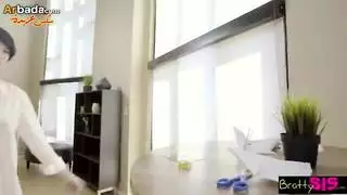 الأخ يضرب فرج الأخت الضيق