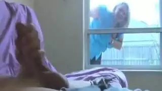 عاهرة الجائزة الكبيرة: بريتني العنبر تبتلع المني وتُملأ