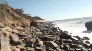 مراهق نحيف يمارس الجنس بقوة في مشهد إباحي صريح