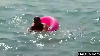 عاهرات صغيرات تعبدن القضيب