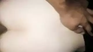 الشقراء المستسلمة تتلقى اختراقاً مزدوجاً مع حقنة شرجية