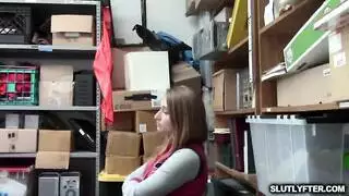 جنس جماعي في الفصل: هالي مانسون تأخذ عدة أعضاء ذكرية في المدرسة