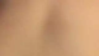 إباحية مراهقة: فتاة آسيوية تبحث عن قضيب لأعلى ولأسفل في فيلم pov