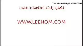 رقصة مثيرة لامرأة مصرية ناضجة تتحول إلى جماع جماعي