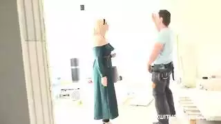 خيال محجبة إكس إكس إكس: عامل بناء قاسي يملأ مهبلها الضيق